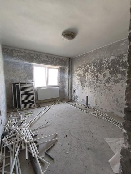 Apartament cu 3 camere decomandat în Anda