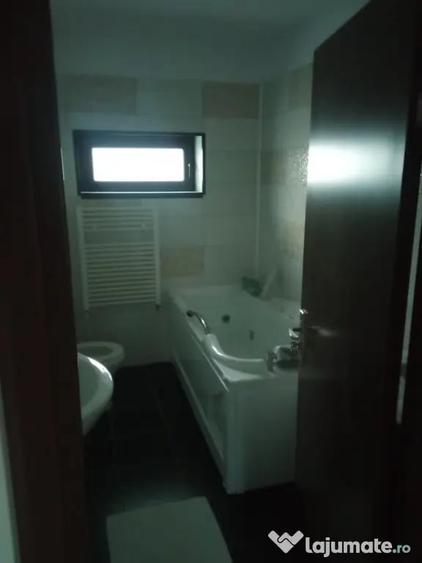 Apartament cu 3 camere decomandat în Dancu