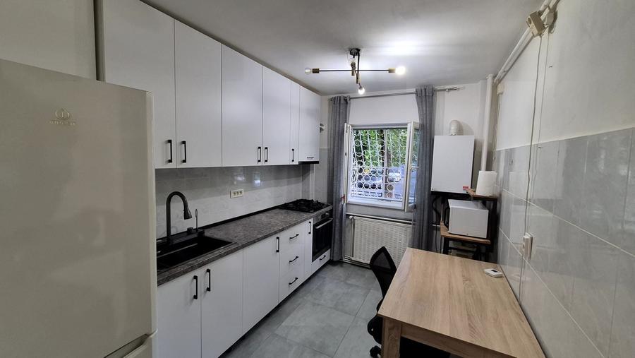 Apartament cu 3 camere decomandat, mobilat în Rahova
