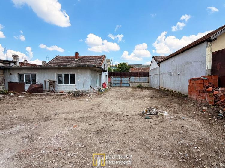 Casă individuală cu 4 camere cu Canalizare în Central