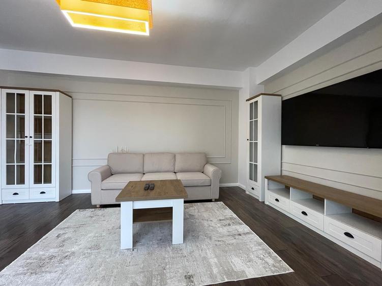 Apartament cu 3 camere decomandat în Faleza Nord