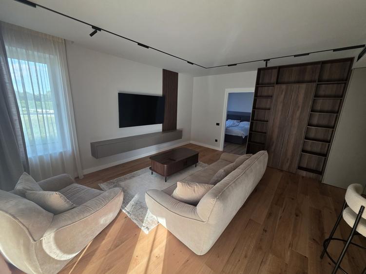 Apartament cu 3 camere semidecomandat în Central