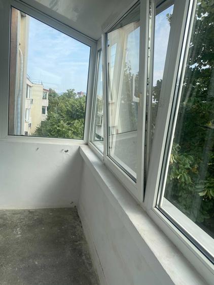 Apartament cu 3 camere semidecomandat în Exterior Vest