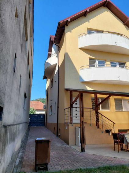 Casă cu 4 camere cu Teren 624 Mp în Central