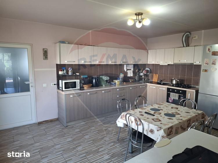 Casa / Vila cu 4 camere de vanzare - 18