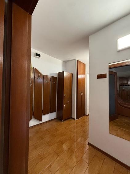 Apartament cu 3 camere decomandat, mobilat în Aradului