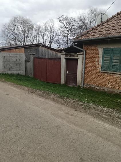Casă cu 4 camere cu Teren 742 Mp în Apața