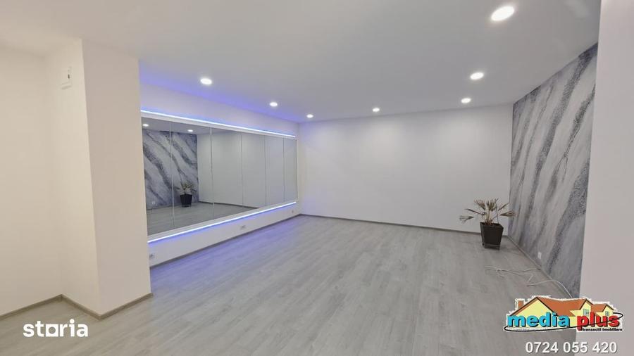 Casă cu 5 camere cu Teren 700 Mp în Piața Centrală