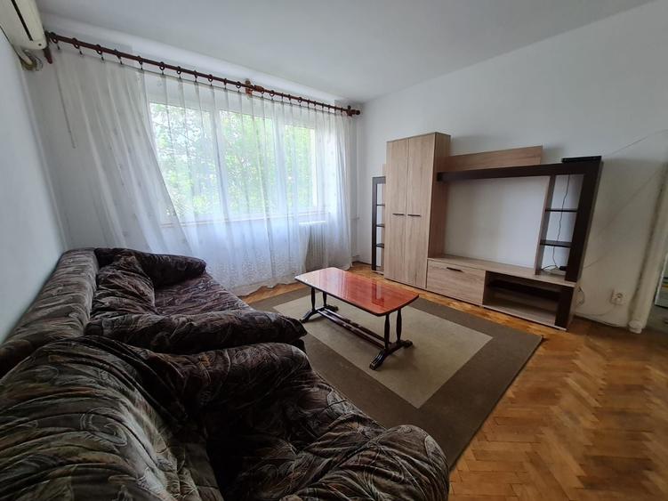 Apartament cu 3 camere semidecomandat în Ștefan cel Mare