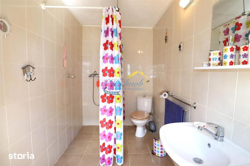 Casă cu 7 camere cu Teren 463 Mp în Central
