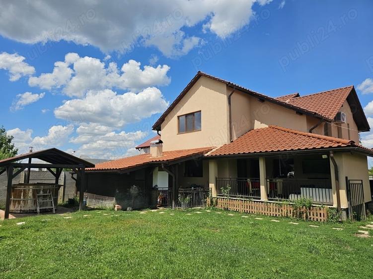 Casă cu 6 camere cu Teren 600 Mp în Moșnița Nouă