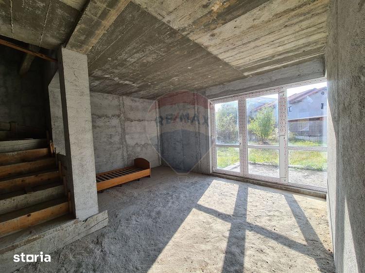 Casă cu 3 camere cu Teren 334 Mp în Sud
