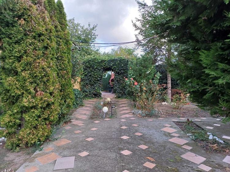 Casă cu 3 camere cu Teren 750 Mp în Central