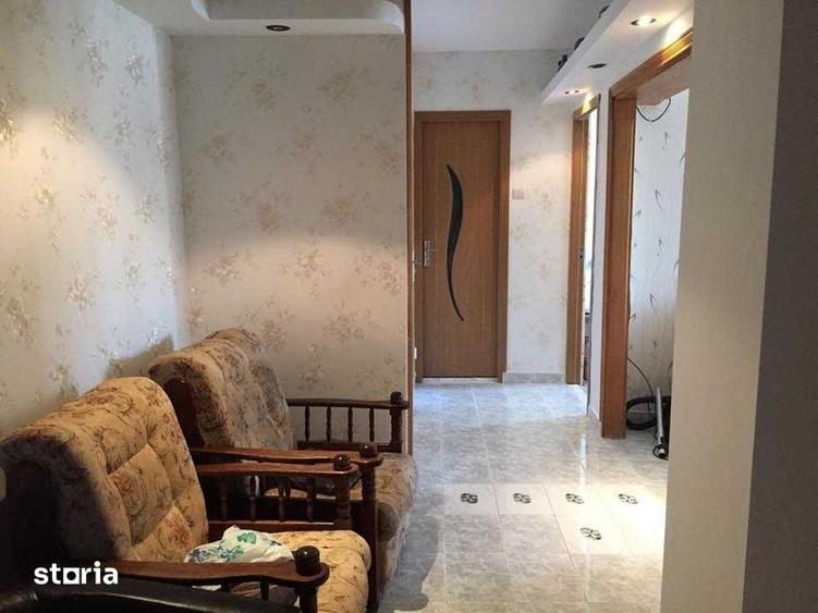 Apartament cu 3 camere decomandat în Independenței