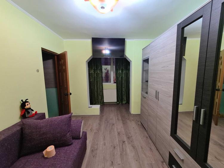 Apartament cu 2 camere nedecomandat în Traian
