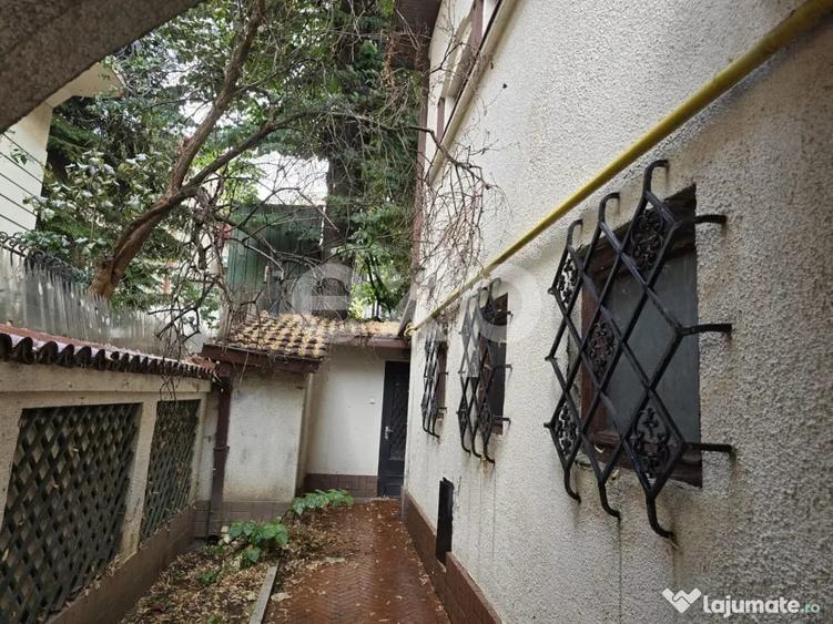 Vila de inchiriat cu 4 camere, 220 mp - zona Polona - Bucuresti (Bucuresti-Ilfov) - 4