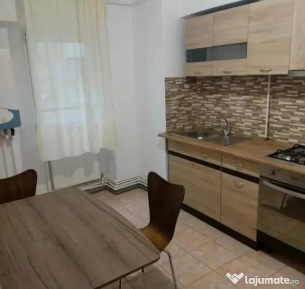 Apartament cu 2 camere decomandat în Nicolina