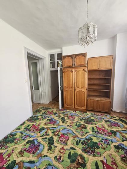 Apartament cu 4 camere semidecomandat, mobilat în Gruia