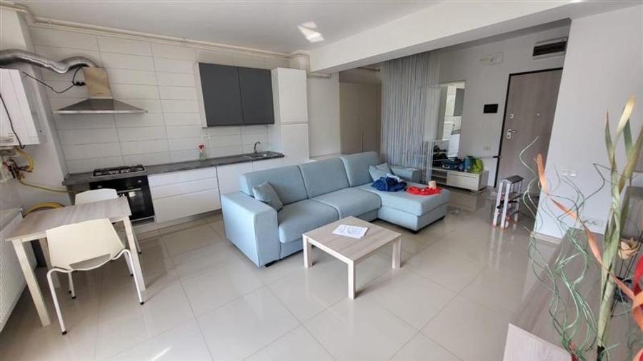 Apartament cu 2 camere decomandat, mobilat în City Park Mall