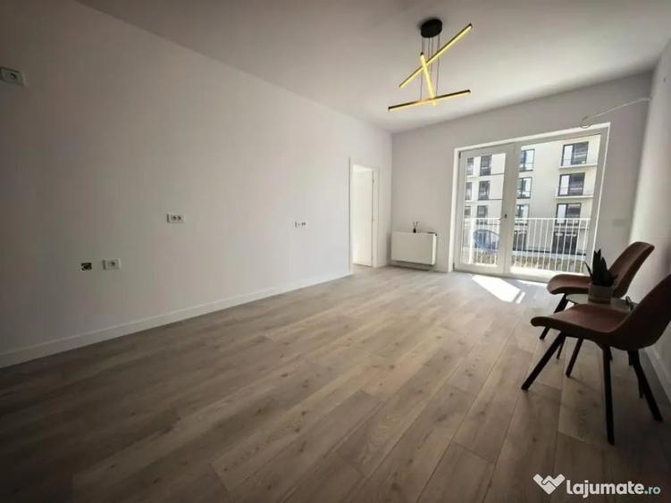 Apartament cu 3 camere semidecomandat în Baza 3