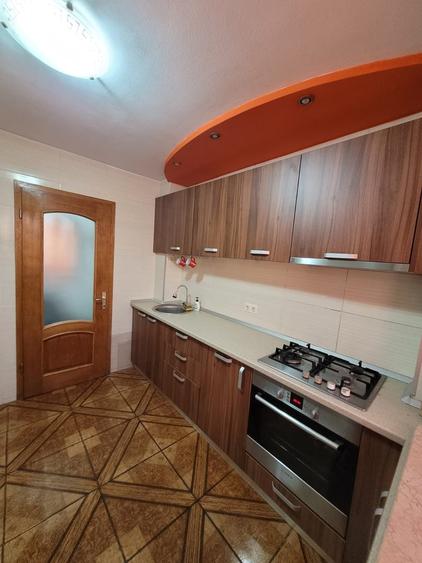 Apartament cu 3 camere semidecomandat în Bartolomeu