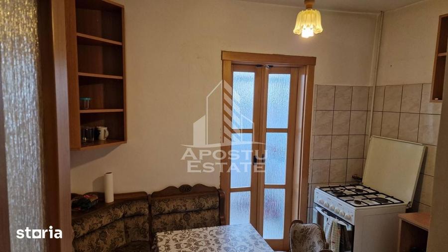 Apartament cu 3 camere decomandat, mobilat în Soarelui