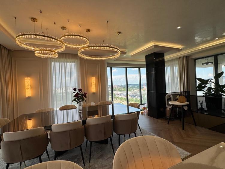 Apartament cu 4 camere decomandat în Aviației
