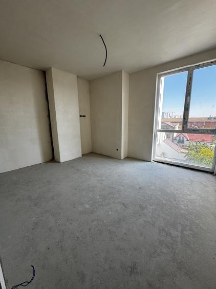 Apartament cu 2 camere semidecomandat în Mărăști