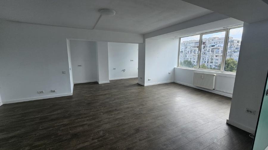 Apartament cu 4 camere decomandat în Decebal