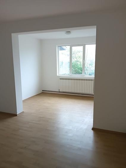 Casă cu 4 camere cu Teren 1000 Mp în Central