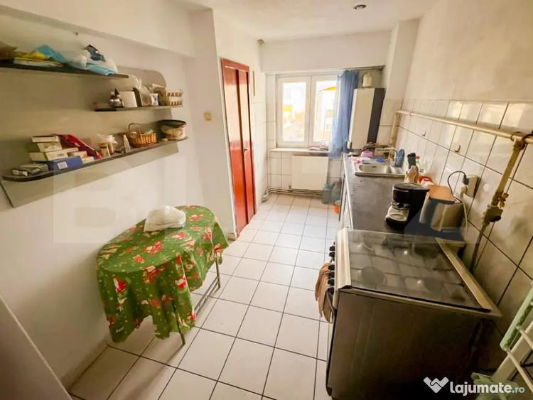 Apartament cu 4 camere decomandat în Decebal