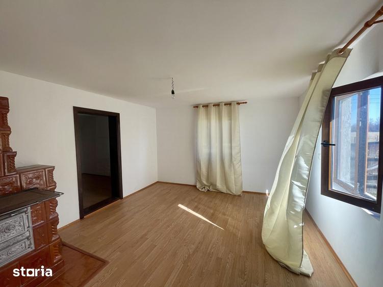 Casă cu 3 camere cu Teren 3500 Mp în Vicovu de Sus
