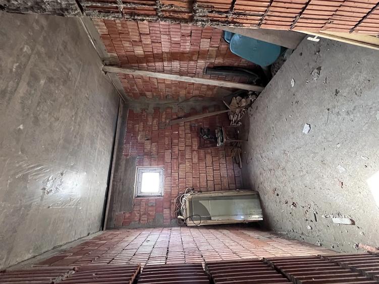 Casă cu Teren 250 Mp în Central