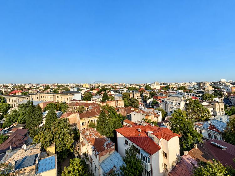 Apartament cu 5 camere semidecomandat în P-ța Unirii