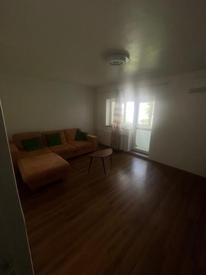 Apartament cu 3 camere decomandat, mobilat în Dristor