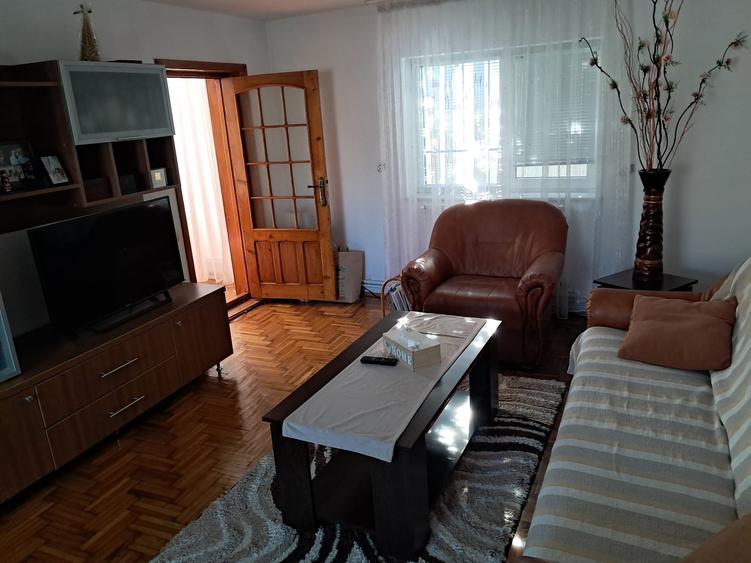 Casă cu 5 camere cu Teren 778 Mp în Palazu Mare
