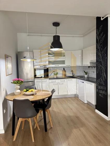 Apartament cu 2 camere semidecomandat, mobilat în Sopor