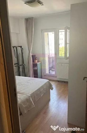 Apartament cu 3 camere decomandat în Octavian Goga