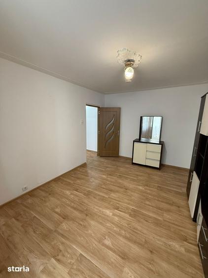 Apartament cu 3 camere decomandat în Mioriței