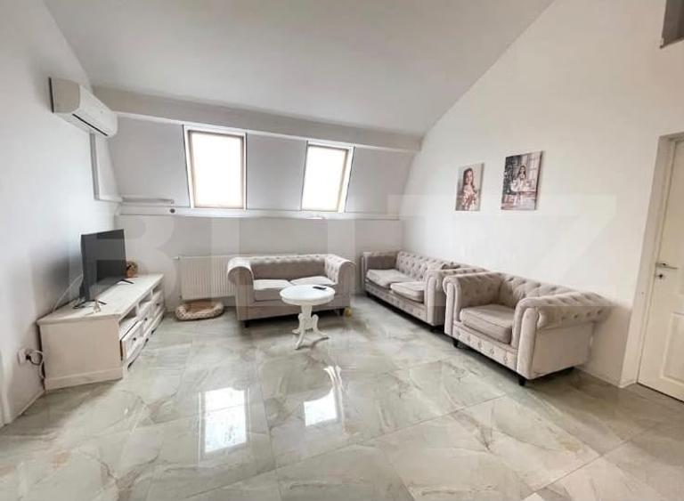 Apartament cu 3 camere decomandat, mobilat în Rogerius