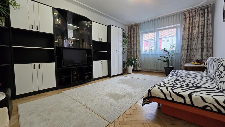 Apartament cu 2 camere decomandat în Central