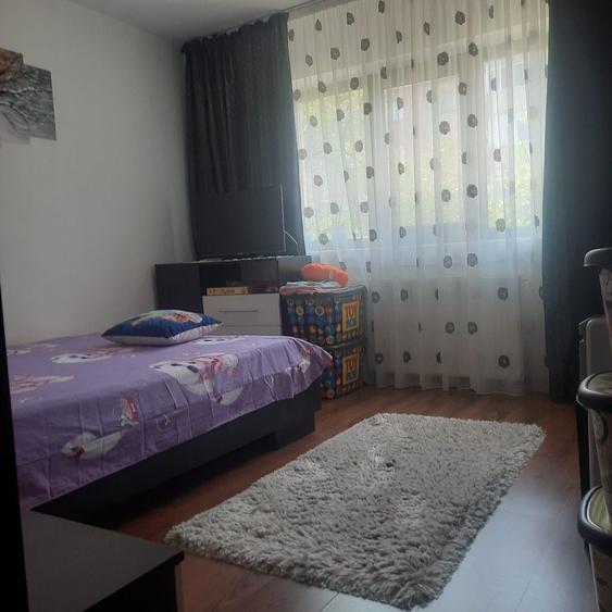 Apartament cu 2 camere decomandat în 1 Mai