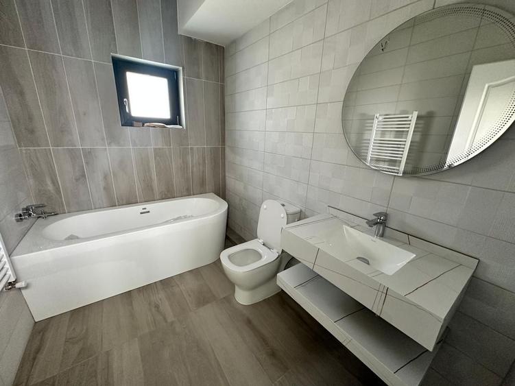 Casă individuală cu 4 camere cu Canalizare în Central
