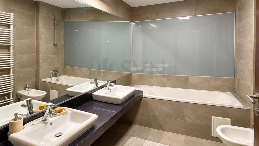 Apartament cu 3 camere decomandat în Aviației