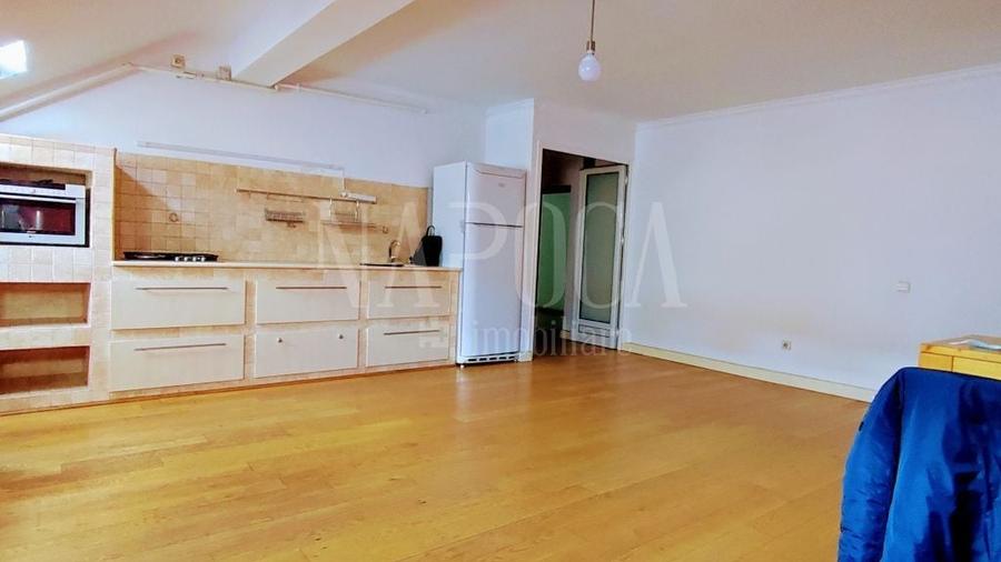 Apartament cu 2 camere decomandat în Central — fotografia 1