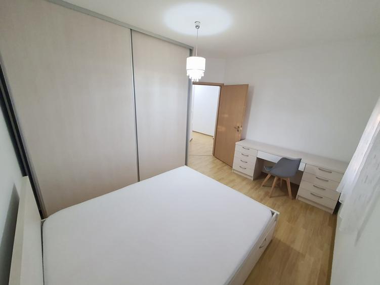 Apartament cu 3 camere semidecomandat, mobilat în Lipovei