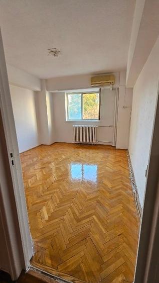 Apartament cu 4 camere decomandat în 13 Septembrie