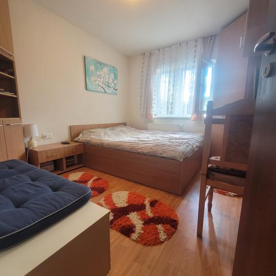 Apartament cu 4 camere semidecomandat în Griviței