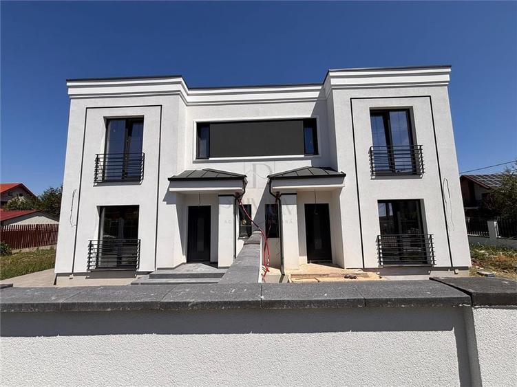 Duplex cu 4 camere cu Canalizare în Moșnița Nouă