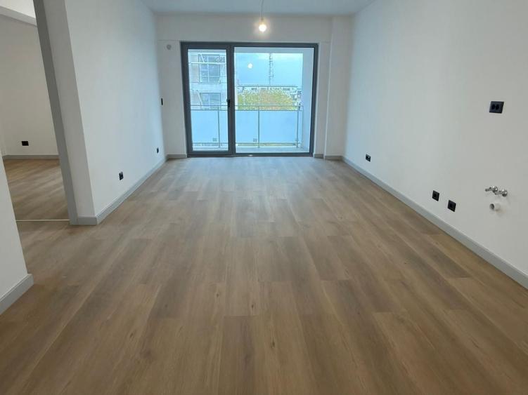 Apartament cu 3 camere semidecomandat în Lipovei